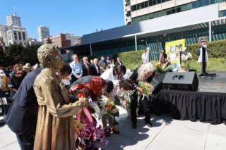 From left to right: Dr. Jonathan Kim, Judge Lillian Sing, Consul General Zhang Jianmin, Judge Julie Tang, Soon Ran Kim, Chief Justice Abby Abinanti From left to right: Dr. Jonathan Kim, Judge Lillian Sing, Consul General Zhang Jianmin, Judge Julie Tang, Soon Ran Kim, Chief Justice Abby Abinanti